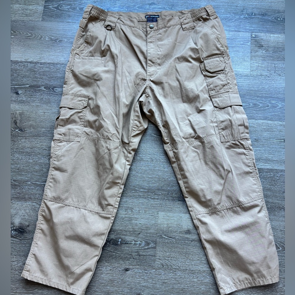 5.11 Tactical Mens Cargo pants. 42/30 W/L like new. Khaki